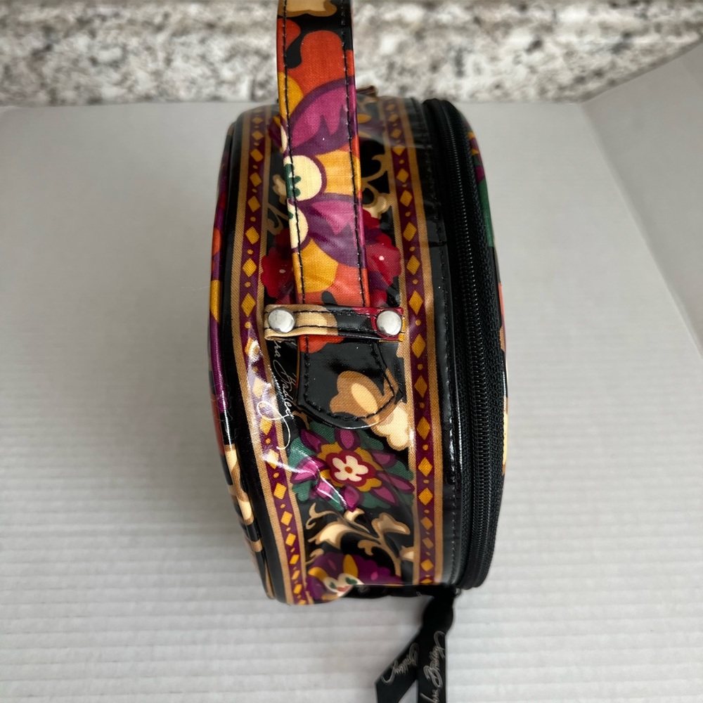 Vera Bradley cosmetic bag🍒 - Picture 2 of 5